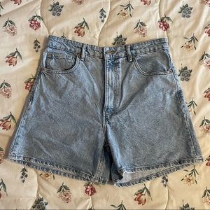 Zara Mom Fit Light Wash Denim Shorts